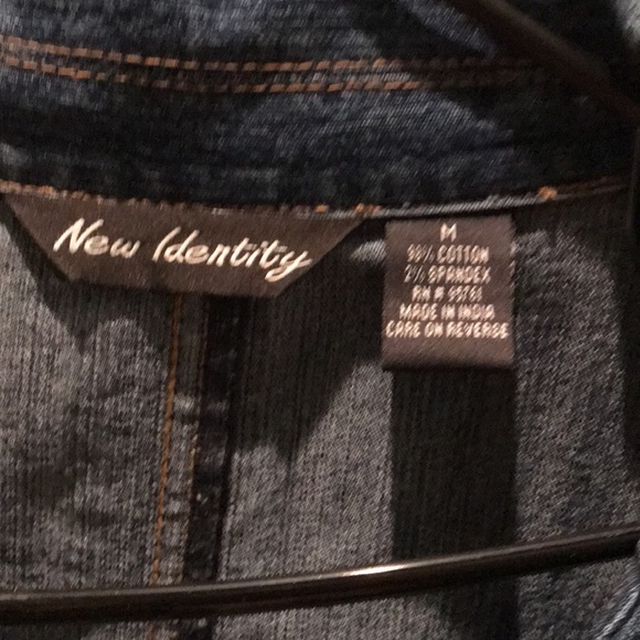 New Identity medium ruffle and black lace jacket w button front and sleeves. - Picture 5 of 10